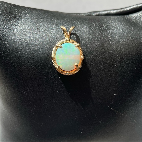 Jewelry - Opal pendant necklace 94